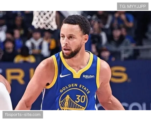 库里三分命中率提升显著 拉开对手防线创造更多空间