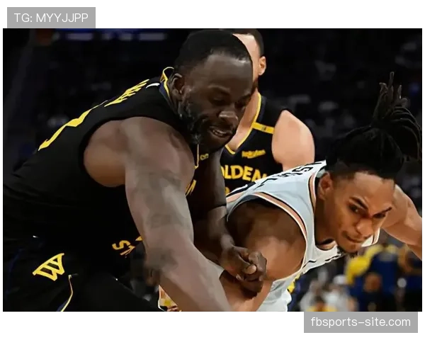 NBA视频回放挑战规则全面解析：裁判如何利用回放中心做出最终判罚